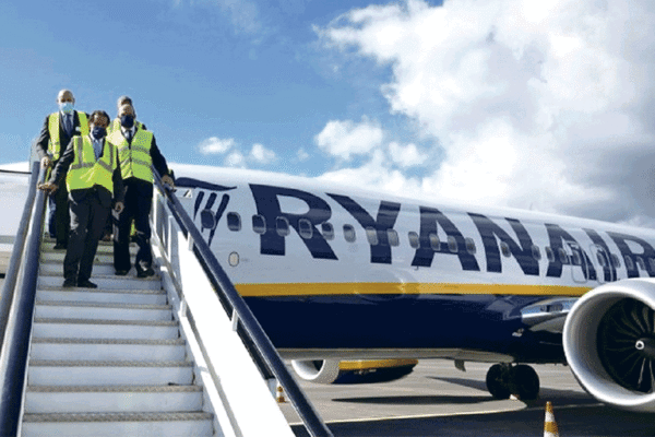 Governo Surpreso com Declarações da Ryanair sobre Taxas Aeroportuárias e Fecho nos Açores