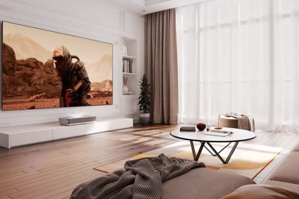 Hisense Laser TV 120L5N: A Experiência de Cinema em Casa com Ecrã de 120 Polegadas e Som Devialet