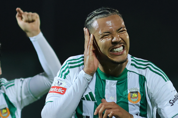 Bis de Clayton: Vitória ao Rio Ave e afunda ainda mais o AVS