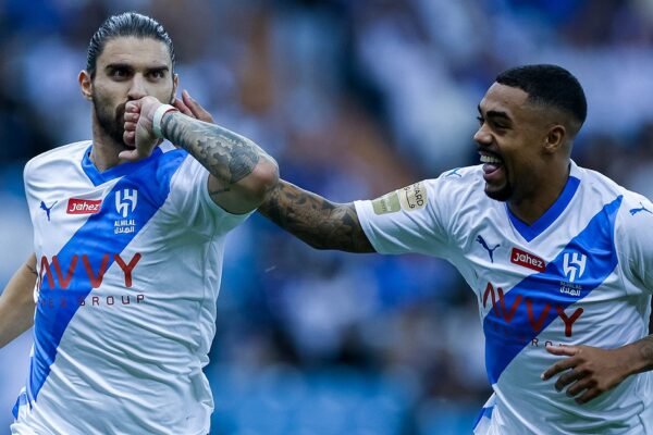 Golaço de Ruben Neves e Hat