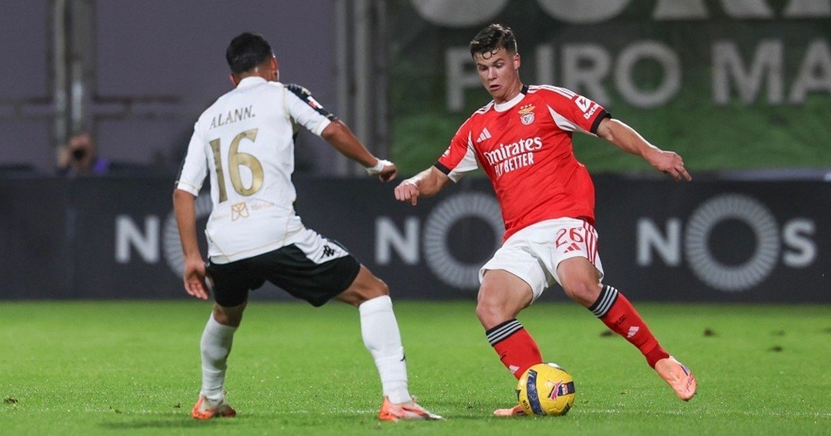 Benfica Inverte Jogo e Vence Nacional por 2