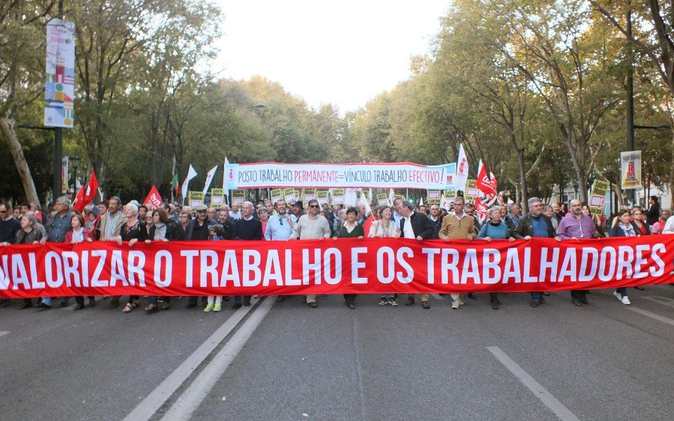 PM define proposta de salário mínimo de 1.600 euros como "ato desesperado"