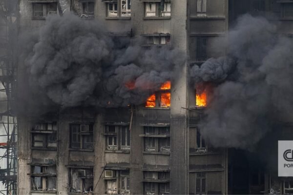 Pior incêndio em décadas em Hong Kong: 94 mortos e muitos desaparecidos