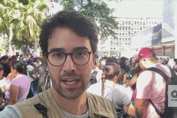 Apoiantes de Maduro reúnem