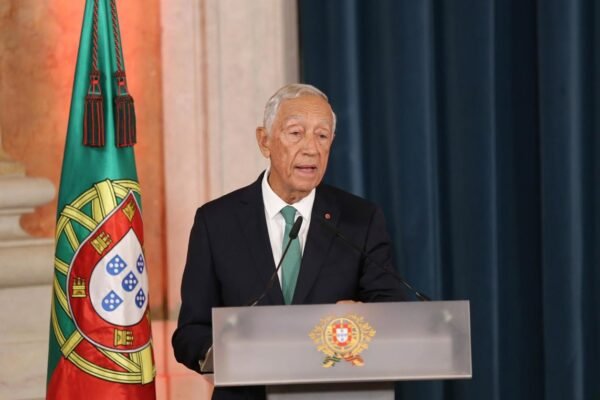 Presidente de Portugal é operado de urgência por hérnia incarcerada