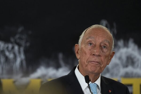 Presidente de Portugal adianta visita a Espanha após intervenção cirúrgica de urgência