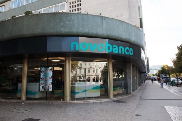 Bruxelas aprova a compra total do Novo Banco pelo francês BPCE