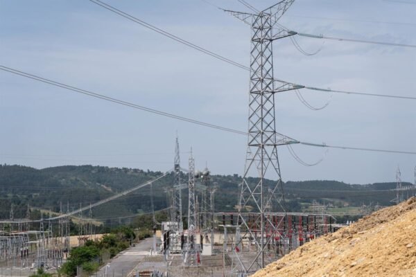 O sistema elétrico espanhol ingressará 83,8 milhões em 2026 por interconexões internacionais, um aumento de 17%