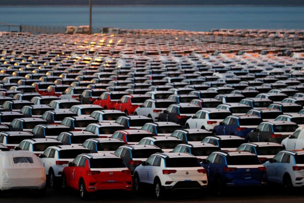 Autoeuropa, DanCake e Mitsubishi Fuso têm produção paralisada em dia de greve geral