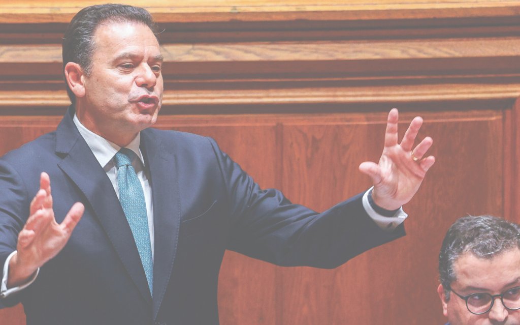 Montenegro assume a primeira responsabilidade política por falhas na saúde