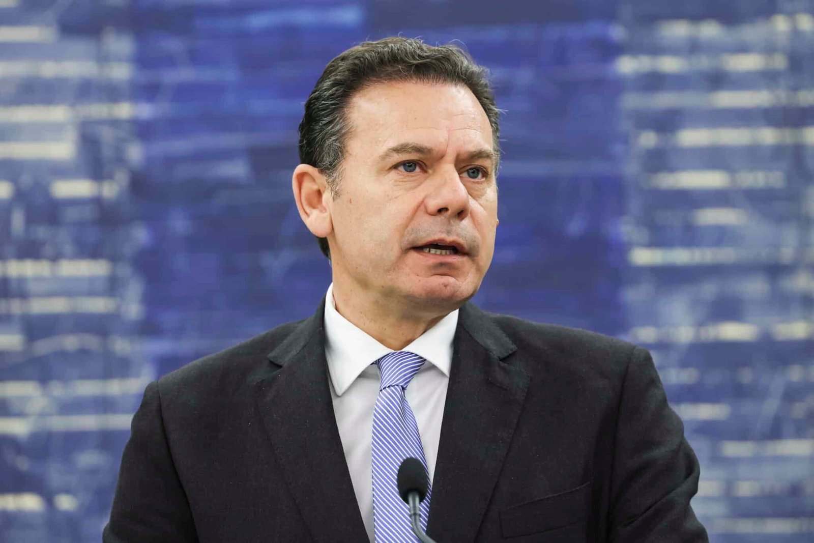 Governo português aprova apoio mensal de