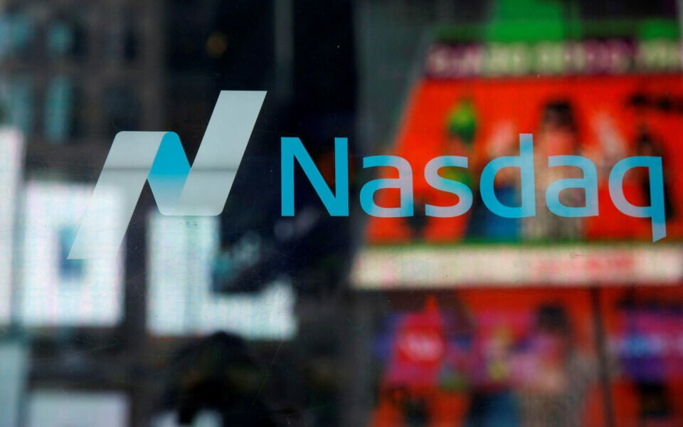 Nasdaq sobe impulsionado pelas ações tecnológicas após acordo entre OpenAI e Amazon