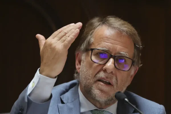 "Limpar terrenos atrásra! Verão terrível a caminho, alerta ministro"