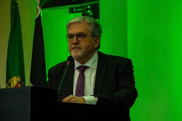 O "pomp and circumstance" do PM sobre o apoio energético desce como um balão de chumbo