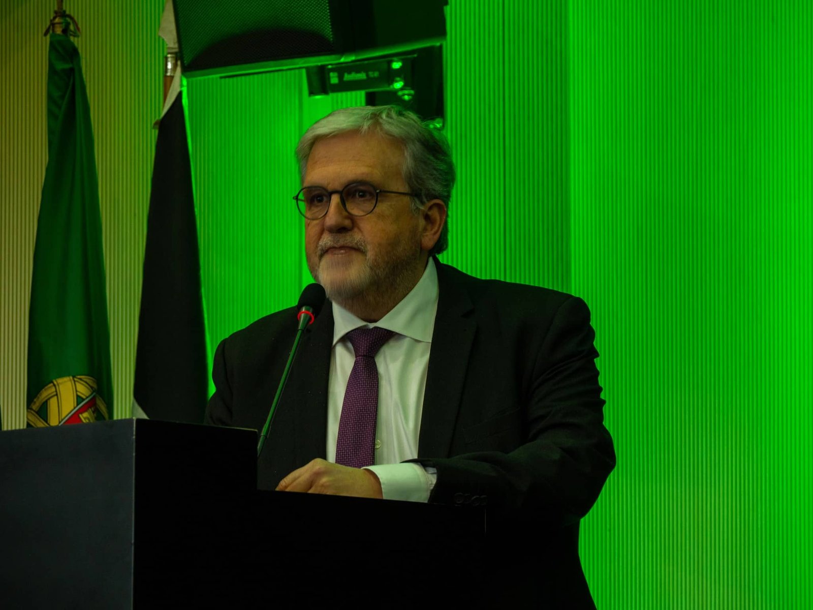 O "pomp and circumstance" do PM sobre o apoio energético desce como um balão de chumbo