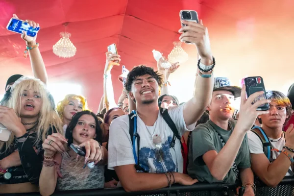Como os influenciadores estrategizam ferozmente nos bastidores do Coachella