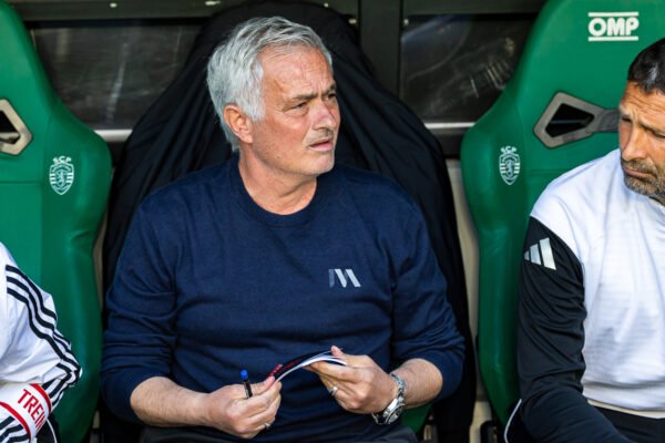 Imprensa inglesa aponta José Mourinho como novo treinador do Chelsea