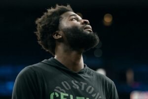 Boston Celtics de Neemias Queta vencem Philadelphia 76ers e ficam a um jogo das meias