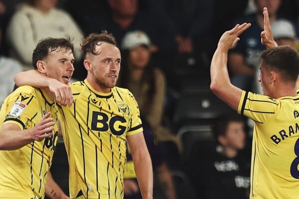 Oxford United cai para a League One e completa lista de equipas despromovidas no Championship