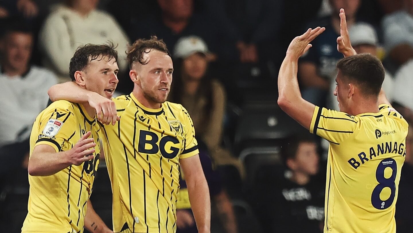 Oxford United cai para a League One e completa lista de equipas despromovidas no Championship