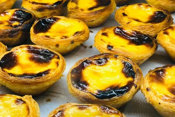 Pastel de nata (singular); past&eacute;is de nata (plural) &ndash; Photo: ALICE BUTENKO/UNSPLASH