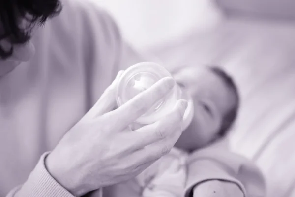 Deloitte e Zoom reduzem licença parental e outros benefícios