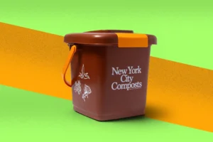 A Lixeira Icônica de Compostagem de Nova York Recebe um Visual Moderno para a Garotada