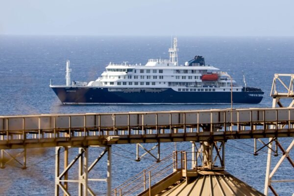 Português a bordo de cruzeiro afetado por suspeita de surto de vírus