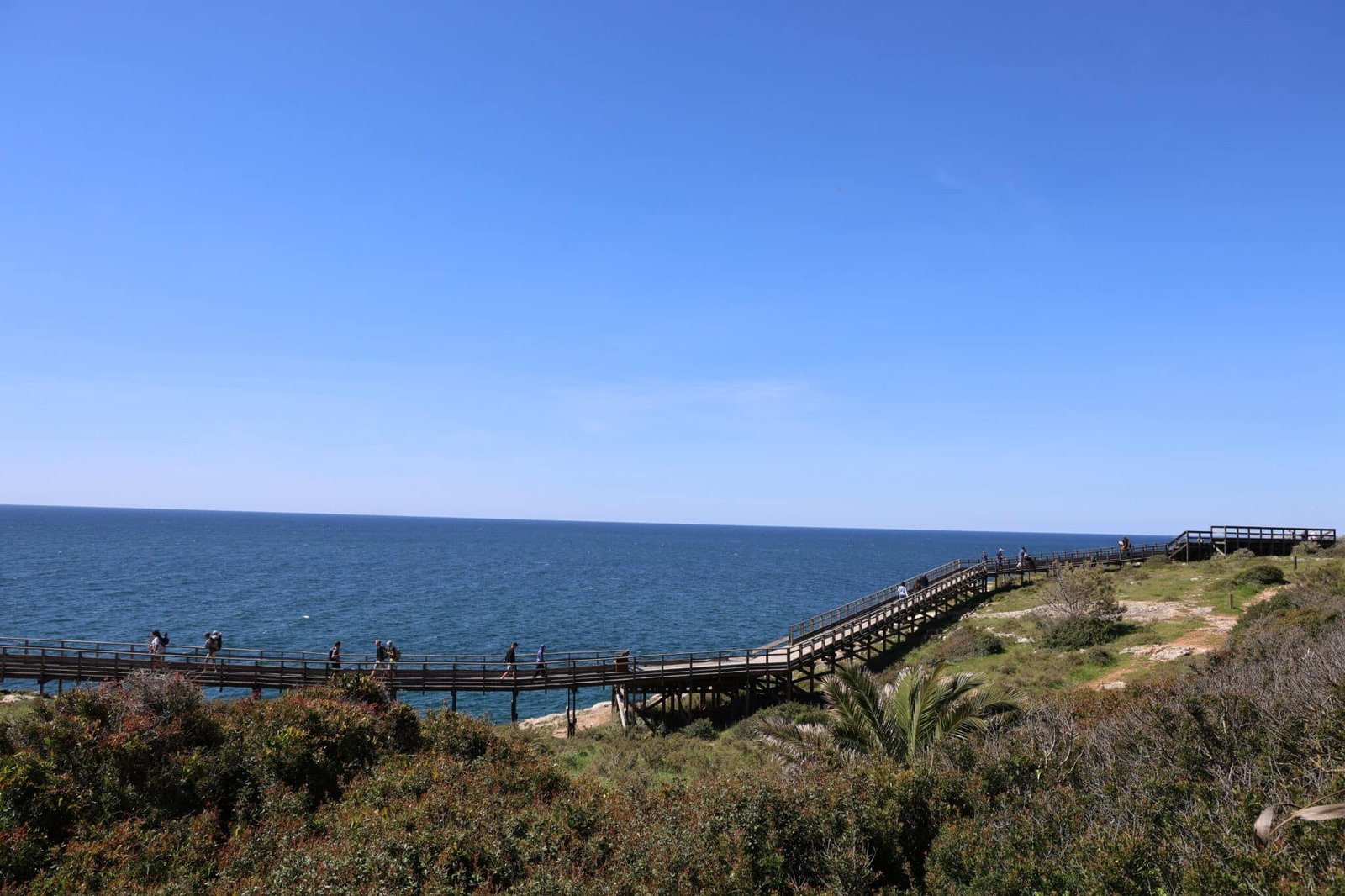 Caminhe ou corra ao longo da deslumbrante costa de Carvoeiro