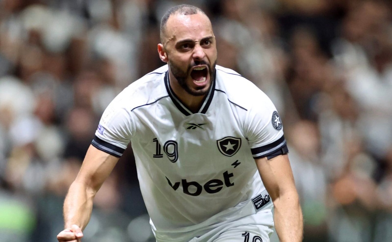 Botafogo empata com Atlético Mineiro após golo de Arthur Cabral no final