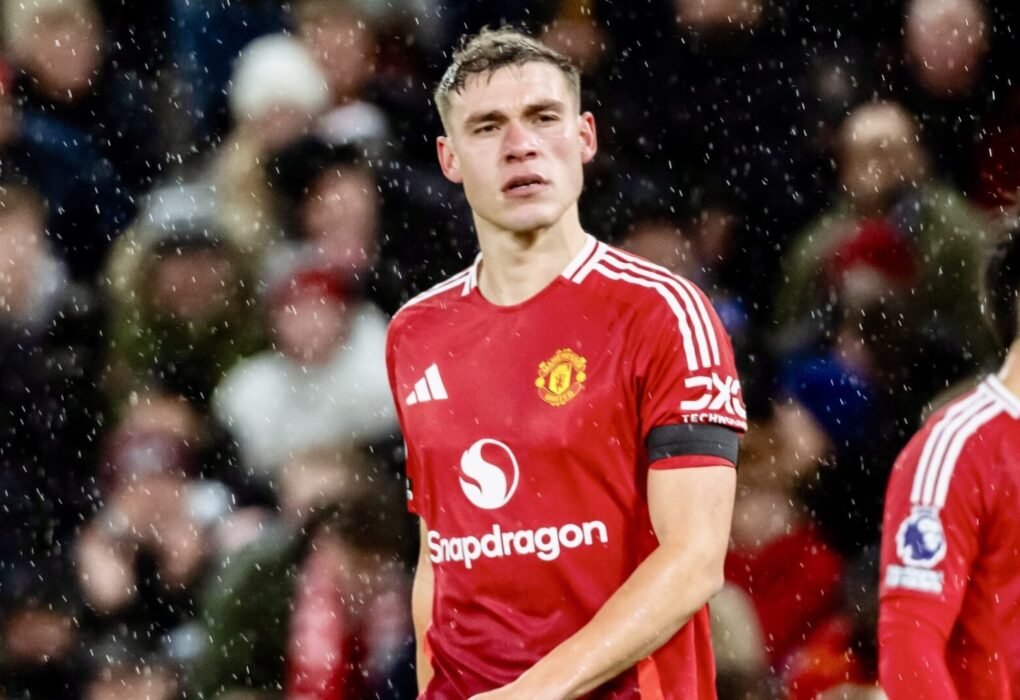 Manuel Ugarte planeia saída do Manchester United: ponto de situação