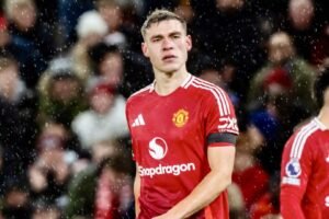 Manuel Ugarte planeia saída do Manchester United: ponto de situação
