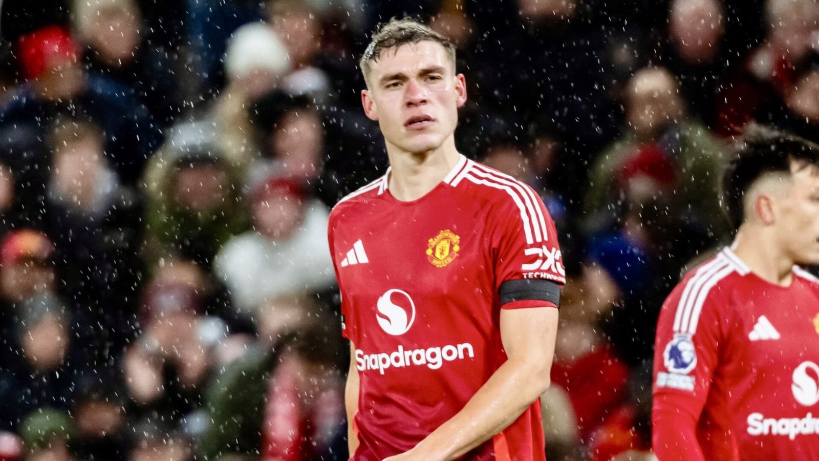 Manuel Ugarte planeia saída do Manchester United: ponto de situação