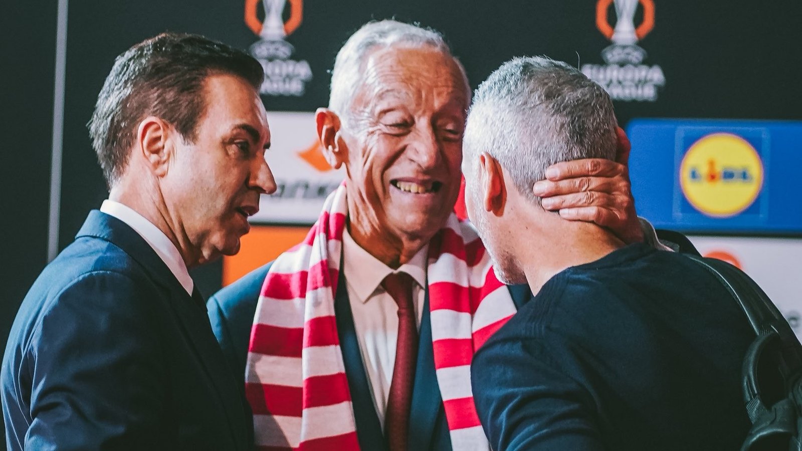 Luxo em Campo: Personalidades Ilustres no Estádio para Braga x Friburgo