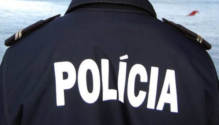 Mulher detida em Sintra por simular roubo de telemóvel