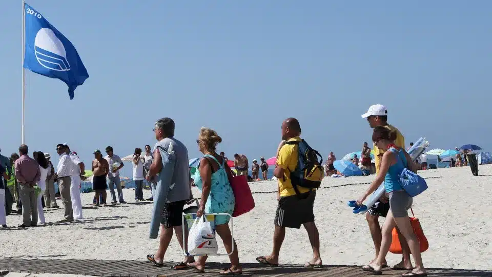 Mais de 400 praias, marinas e embarcações recebem a bandeira azul em 2026