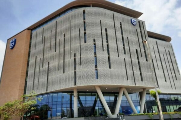 Standard Bank Angola firma acordo de correspondência com J.P. Morgan