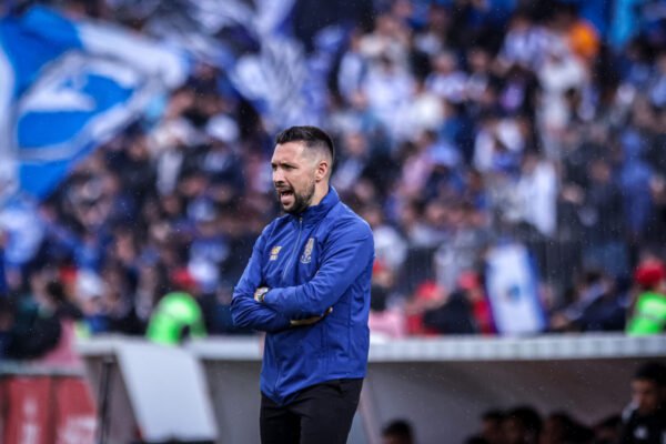 Francesco Farioli: «Precisamos de mais jogadores na área para finalizar»