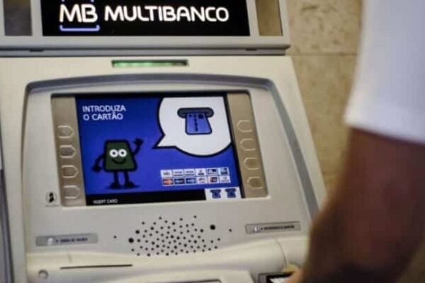 Governo quer máquinas Multibanco em 1.000 freguesias que não as têm