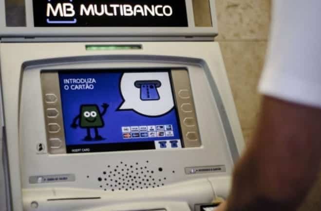 Governo quer máquinas Multibanco em 1.000 freguesias que não as têm
