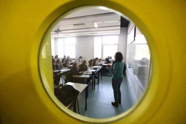Governo não pode esconder-se atrás do 'caos' dos exames nacionais