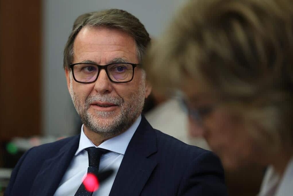 Governo preparado para "soluções extraordinárias" para apoiar bombeiros