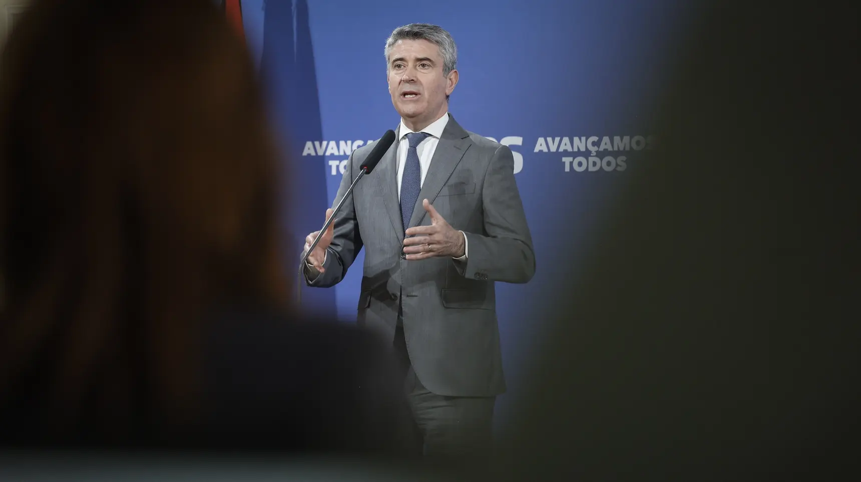 Líder socialista consulta 20 economistas para alternativa à reforma laboral do governo