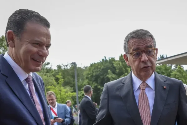 Presidente e PM convocam emigrantes e descendentes a "voltarem a Portugal!"