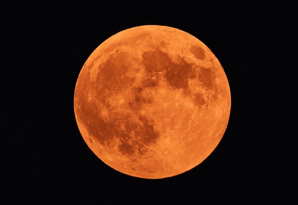 A Lua de Morango ilumina Lisboa