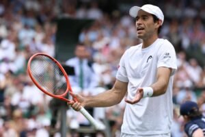Nuno Borges impressiona, mas cai diante do número 1 do mundo Jannik Sinner em Wimbledon