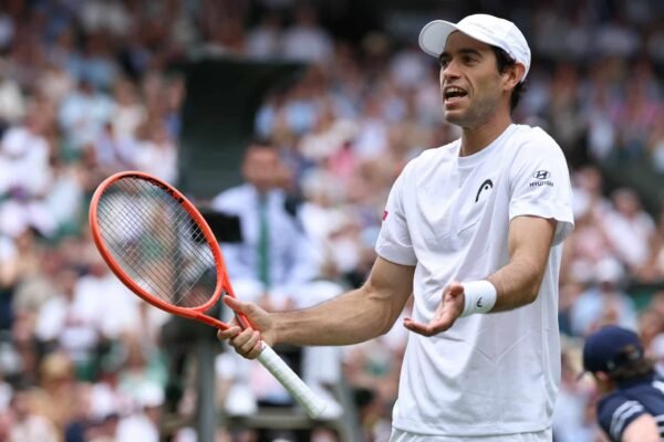 Nuno Borges impressiona, mas cai diante do número 1 do mundo Jannik Sinner em Wimbledon