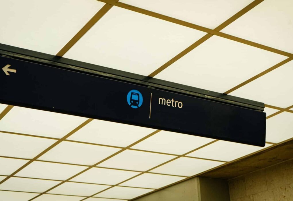 Lisboa abre estações de metro durante a noite para proteger sem