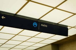 Lisboa abre estações de metro durante a noite para proteger sem
