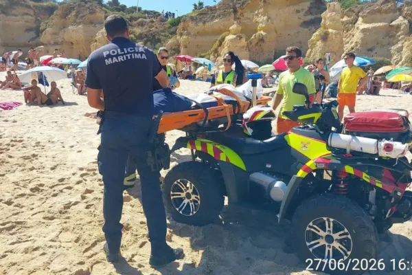 Francês de 66 anos morre afogado na praia de São Rafael em Albufeira